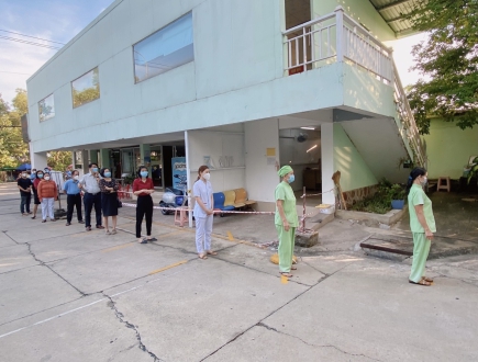 Bệnh viện Đa Khoa Sài Gòn Bình Dương Test CoVid định kì cho toàn thể nhân viên.